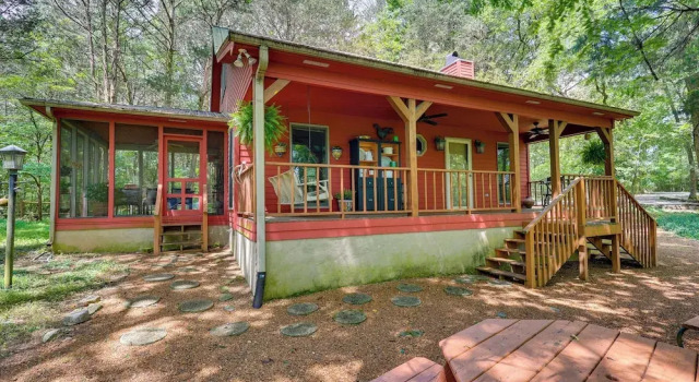 Serene Cabin w/ Riverfront Views & Access!, Prenota Casa vacanze Fayetteville Tennessee