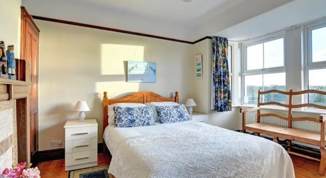 Cozy Holiday Home With Fireplace at Saint Merryn Cornwall, Varaa Hotelli 3 tähden hotellit kohteessa Cornwall, 3*