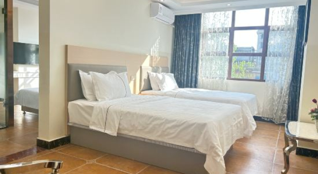 Трёхместный люкс Meilun Hotel