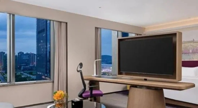 Двухместный люкс Business Hampton by Hilton Wuxi East Railway Station