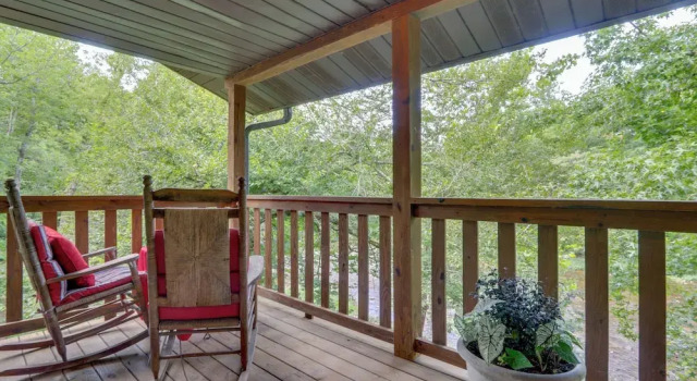 Апартаменты Riverfront Couple's Retreat in Smoky Mountains!