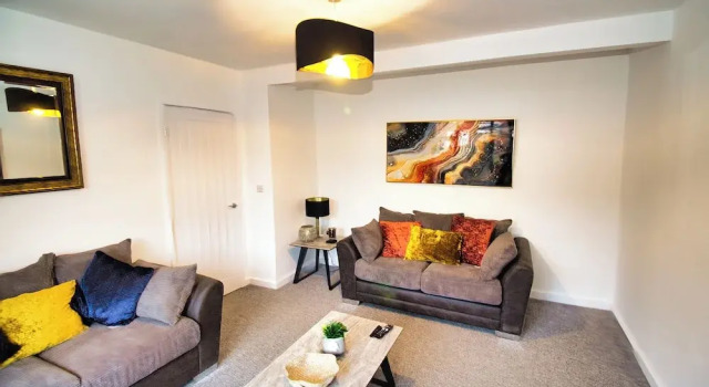 Коттедж Spacious 3 Bed House - Newly Refurbished