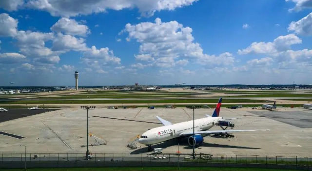 Четырёхместный номер Standard с красивым видом из окна Renaissance Concourse Atlanta Airport Hotel