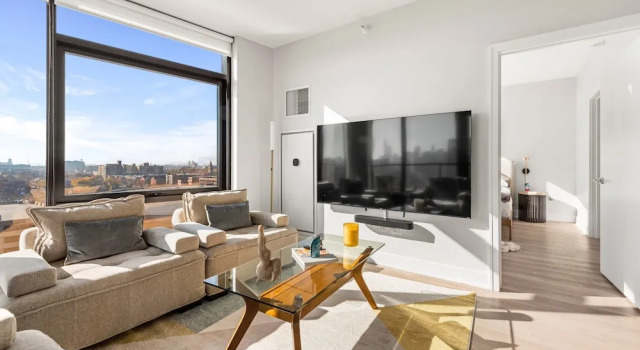 West Loop 3x 2BR Walk to Dining Gym Terrace