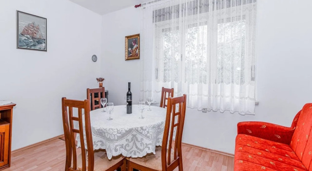 House MILENKO, Забронировать Отель Отели Приморско-Горанской жупания с парковкой, Парковка