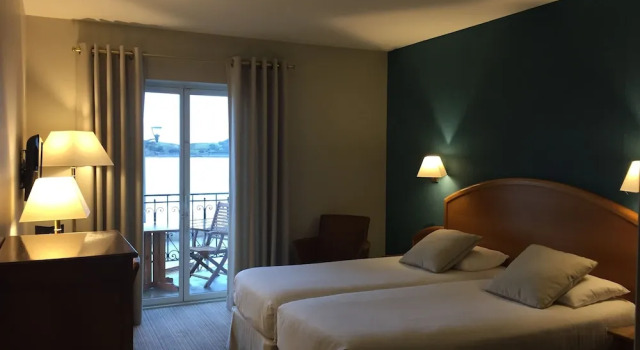 Hôtel de la Plage - Saint Jean de Luz, Забронировать Отель Отели в центре Сен-Жан-де-Люз с завтраком, отели в центре Сен-Жан-де-Люз с завтраком