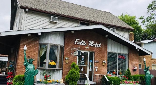 Falls Motel, Забронировать Мотель Отели Ниагара Фолс с парковкой, Парковка