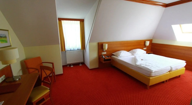 Hotel Villa Eichenau, Varaa Hotelli Hotellit Baijeri pysäköinnillä, Pysäköinti