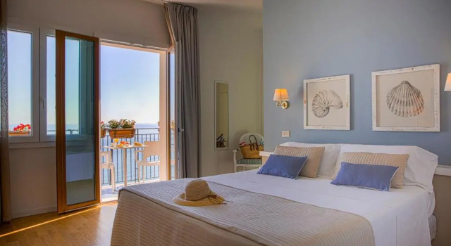 Двухместный номер Standard с балконом и с видом на море Hotel Punta Nord Est