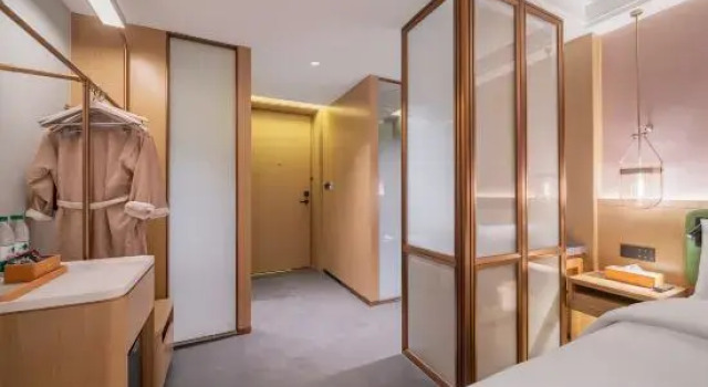 Кровать в общем номере Zhuofeng Langqiao Hotel (Zhuoshui Branch)