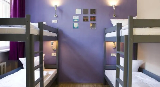 Pat în dormitor PLUS BERLIN Hotel & Hostel
