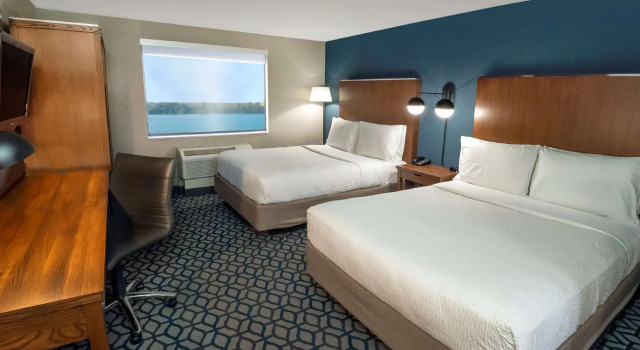 Четырёхместный номер Standard с видом на город Crowne Plaza Niagara Falls NY - Riverside by IHG
