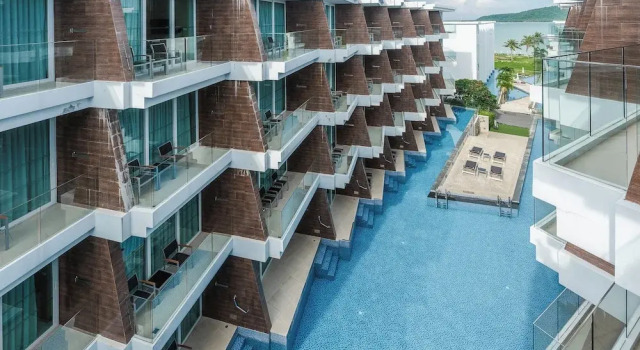 Ocean Breeze1BR Steps from the Sea C244