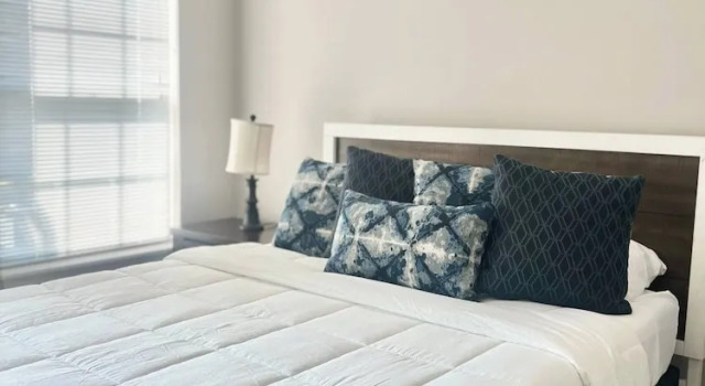 Fantastic Get Away Condo In Strongsville!, Book Apartment Strongsville Ohio