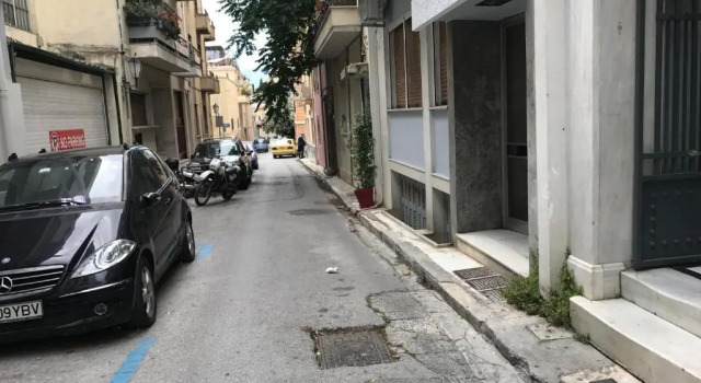 TONI'S Cosy Apartment next to Syntagma Square, Забронировать Апартаменты/квартира Отели Афины с парковкой, рядом с Здание греческого парламента, Парковка