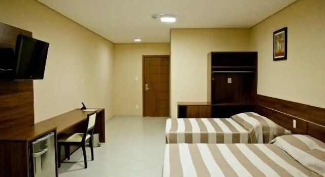 Трёхместный номер Standard с балконом Flamboyant Suite Hotel