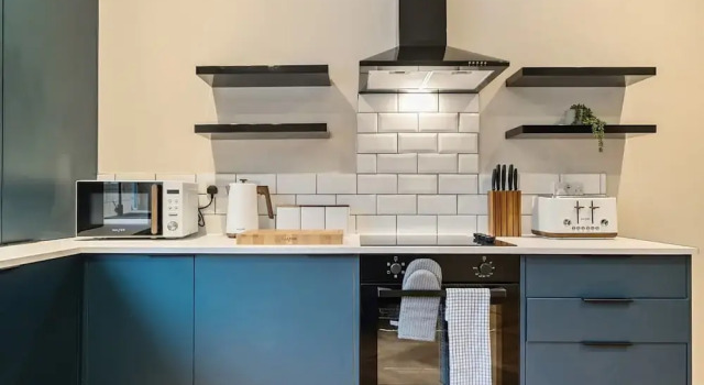 Modern Home Near City Ctre Etihad Co-op Arena, Rezervasyon Tatil Evi Merseyside villalar, Villa