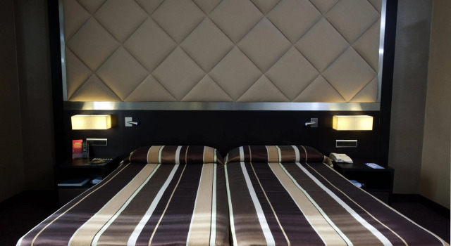 HCC St. Moritz, Забронировать Отель Отели Барселоны 4 звезды, рядом с Галерея старинных изделий F.Cervera, 4*
