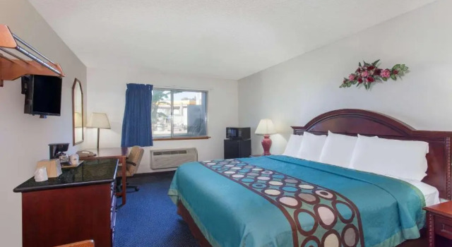 Люкс Super 8 by Wyndham Selma/Fresno Area