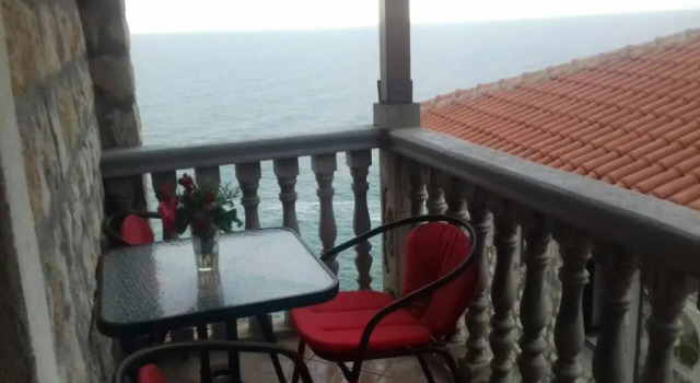 Семейный номер Standard с балконом и с видом на море Guest house Naser
