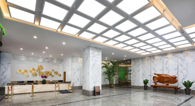 Ramada Encore by Wyndham Linyi, Prenota Hotel Hotel a Shandong con parcheggio, Parcheggio