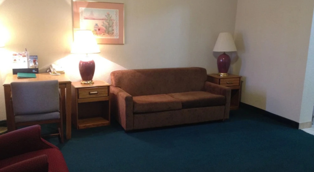 Двухместный люкс Americas Best Inn and Suites Emporia