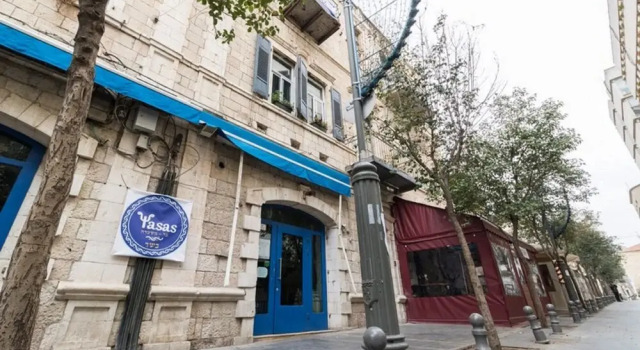 RENTAL ISRAEL- Modern aprt near Mamilla, Забронировать Отель Отели Иерусалима с парковкой, рядом с Площадь Сиона, Парковка