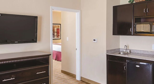 Двухместный люкс c 1 комнатой La Quinta by Wyndham Mobile Satsuma / Saraland