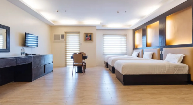 Трёхместный номер Deluxe North Pointe Residences Manila