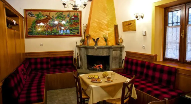 Stavraetos, Prenota Hotel Sirako 