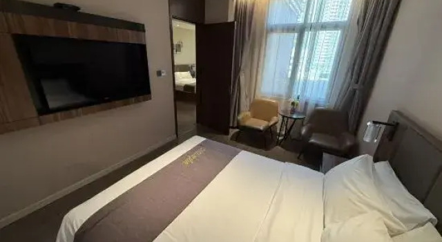 Люкс Homeinn Plus Hotel (Qingdao May Fourth Square Subway Station Municipal Government)