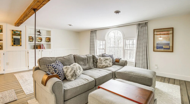 Коттедж Cozy Wolfeboro Home w/ Private Deck: 1 Mi to Lake