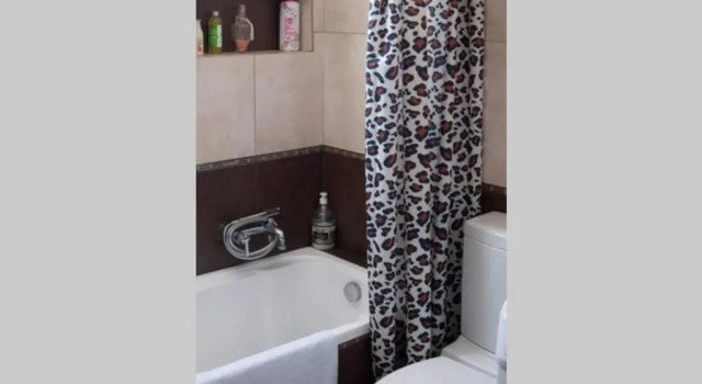 Коттедж с 2 комнатами Marys Art and Cultural House 100meters from the beach