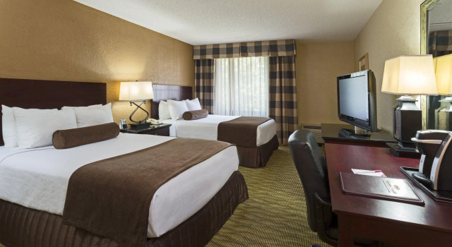 Четырёхместный номер Standard Crowne Plaza Hotel Jacksonville Airport/I-95N by IHG