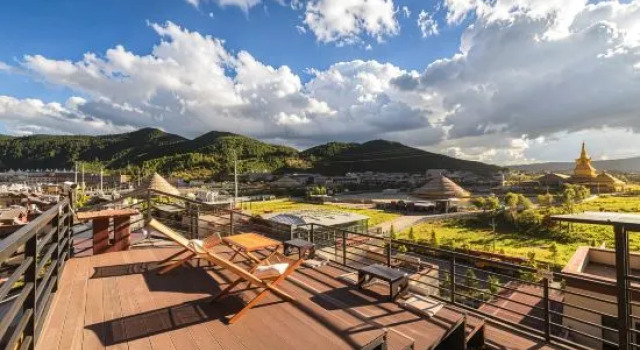 Celeste Cloud Realm – Luxe Oxygen-Equipped Highland Retreat by the Starlit Stupa (Dukezong Old Town)