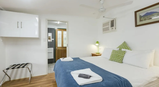 Mena Creek Flower House, Boek Hotel Hotels in Queensland met parkeren, Parkeren