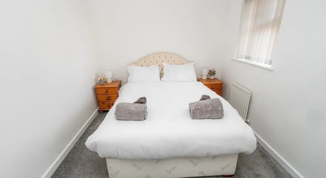 Modern 2-bed Home With Driveway Basingstoke