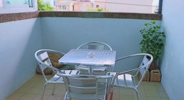 Luxo Quádruplo quarto varanda Leli B&B