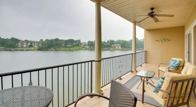 Апартаменты с 2 комнатами с балконом Pool & Lake Hamilton Access: Hot Springs Condo!