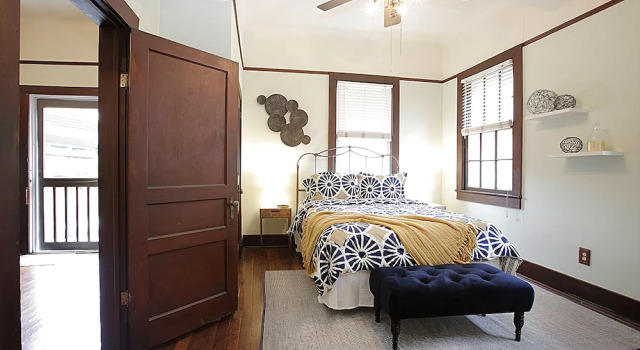 LARGE 2BR in Warehouse District HEART OF NOLA, Забронировать Отель Новый Орлеан Луизиана, рядом с Казино Harrah's New Orleans