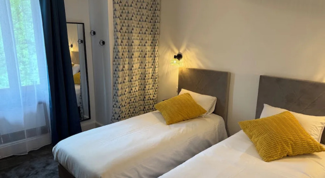 Park manzaralı Süper çift kişilik oda hotel restaurant LEs Boissières