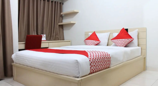 Standard double chambre avec balcon OYO 266 Margonda Residence 5