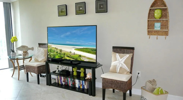 Beachfront Condo in Resort-style Community With Pool, Забронировать Апартаменты/квартира Отели в центре Марко-Айленд, в центре