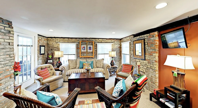 Upscale Unit in Historical - 1 Br Home, Забронировать Дом для отпуска Коттеджи Галвестон, рядом с Galveston Island Railroad Museum and Terminal, Коттедж