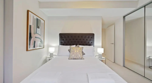 HomeHotel-Spacious Luxury Apt Next to Shopping, Забронировать Отель Уэст-Райд Новый Южный Уэльс
