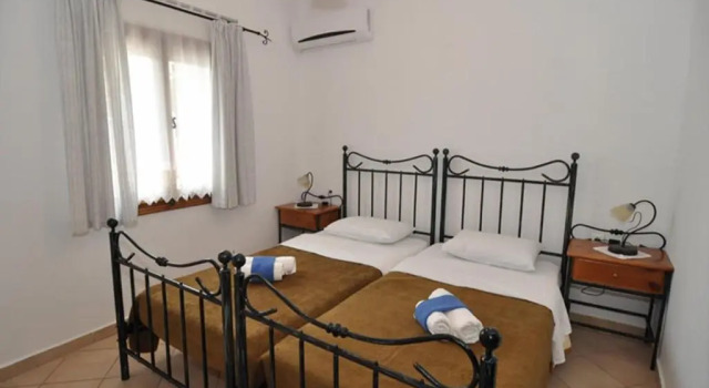 Коттедж с 2 комнатами Arsinoi Stonehouses