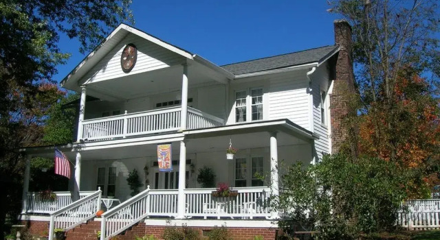 Buffalo Tavern Bed & Breakfast, Buchen Sie Bed & Breakfast West Jefferson North Carolina