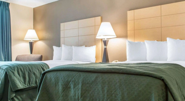 Четырёхместный номер Standard Quality Inn Geneseo