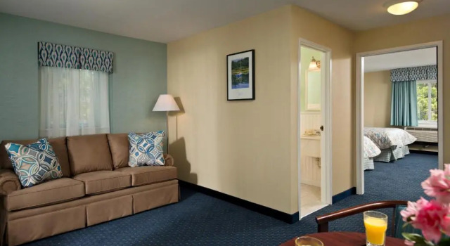 Четырёхместный люкс с видом на внутренний двор Wellfleet Lodge