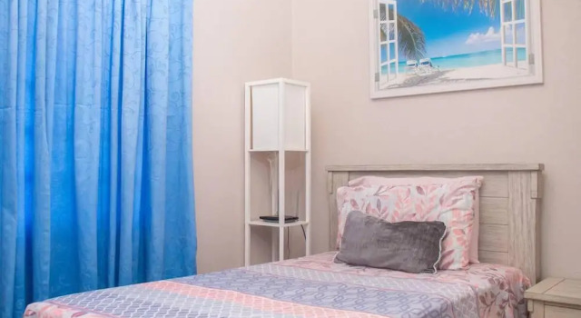 Gorgeous 2-bed Apt, Sleeps 3 in St Johns, Book Hotel St.John.s 
